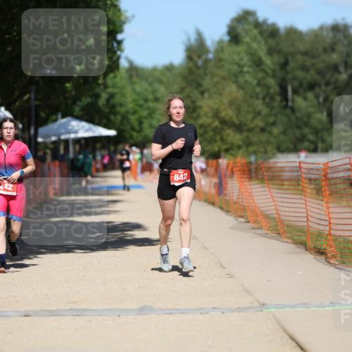 07.09.2025 - 19. Norderstedt Triathlon Michael Strokosch http://msf.ph/oto/8793177 07.09.2025 13:41:53 Laufen 242, 842 meine-sportfotos.de