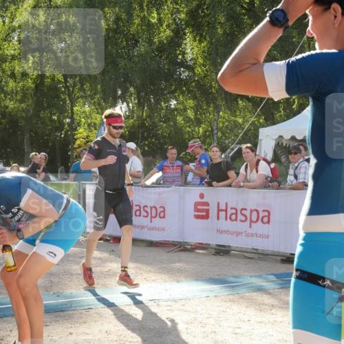 07.09.2025 - 19. Norderstedt Triathlon Zöllner http://msf.ph/oto/8793182 07.09.2025 16:33:51 Ziel 488 meine-sportfotos.de