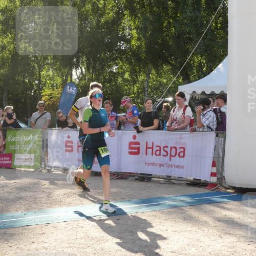 07.09.2025 - 19. Norderstedt Triathlon Zöllner http://msf.ph/oto/8793257 07.09.2025 16:34:46 Ziel 1080, 1587, 1590 meine-sportfotos.de