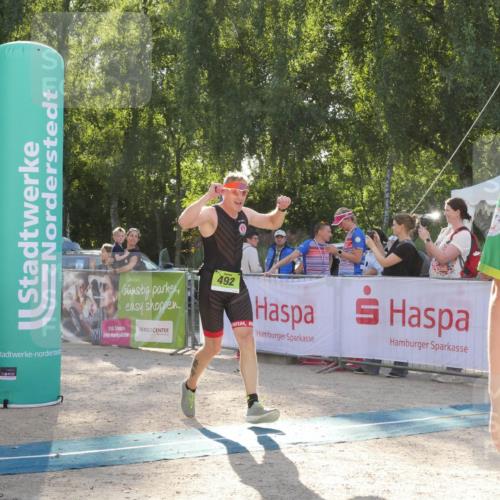 07.09.2025 - 19. Norderstedt Triathlon Zöllner http://msf.ph/oto/8793278 07.09.2025 16:35:14 Ziel 492 meine-sportfotos.de