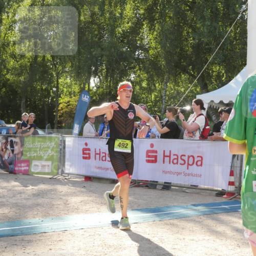 07.09.2025 - 19. Norderstedt Triathlon Zöllner http://msf.ph/oto/8793284 07.09.2025 16:35:14 Ziel 492 meine-sportfotos.de