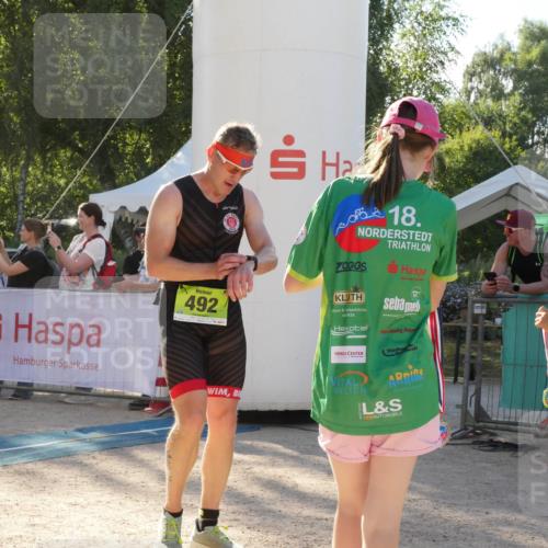 07.09.2025 - 19. Norderstedt Triathlon Zöllner http://msf.ph/oto/8793294 07.09.2025 16:35:16 Ziel 492 meine-sportfotos.de