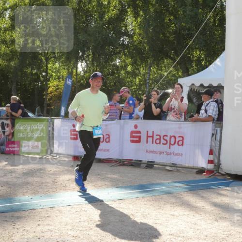 07.09.2025 - 19. Norderstedt Triathlon Zöllner http://msf.ph/oto/8793306 07.09.2025 16:35:22 Ziel 905, 1570 meine-sportfotos.de