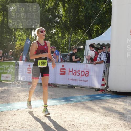 07.09.2025 - 19. Norderstedt Triathlon Zöllner http://msf.ph/oto/8793388 07.09.2025 16:35:56 Ziel 1064 meine-sportfotos.de