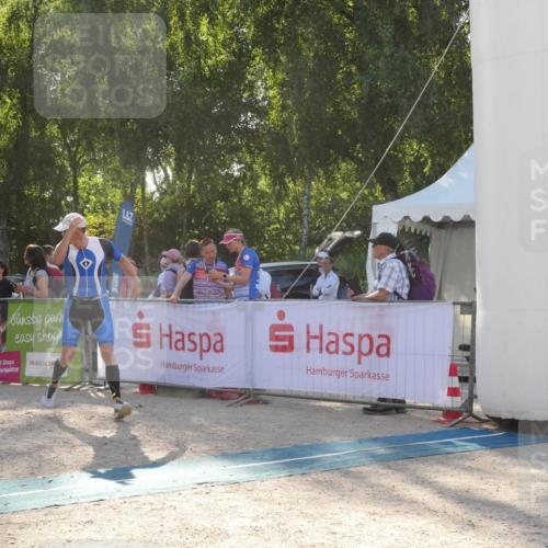 07.09.2025 - 19. Norderstedt Triathlon Zöllner http://msf.ph/oto/8793443 07.09.2025 16:37:02 Ziel 458, 1565, 1571 meine-sportfotos.de