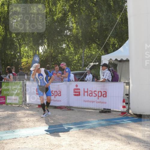 07.09.2025 - 19. Norderstedt Triathlon Zöllner http://msf.ph/oto/8793445 07.09.2025 16:37:03 Ziel 458, 1565, 1571 meine-sportfotos.de