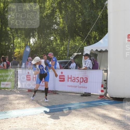 07.09.2025 - 19. Norderstedt Triathlon Zöllner http://msf.ph/oto/8793449 07.09.2025 16:37:03 Ziel 458, 1565, 1571 meine-sportfotos.de
