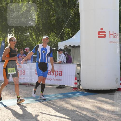 07.09.2025 - 19. Norderstedt Triathlon Zöllner http://msf.ph/oto/8793460 07.09.2025 16:37:04 Ziel 458, 1565, 1571 meine-sportfotos.de
