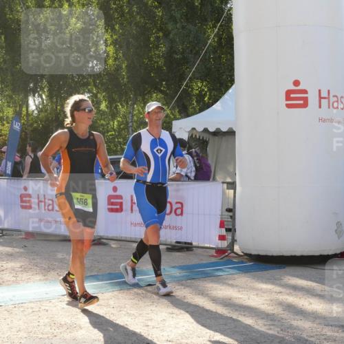 07.09.2025 - 19. Norderstedt Triathlon Zöllner http://msf.ph/oto/8793462 07.09.2025 16:37:04 Ziel 458, 1565, 1571 meine-sportfotos.de