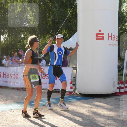 07.09.2025 - 19. Norderstedt Triathlon Zöllner http://msf.ph/oto/8793466 07.09.2025 16:37:05 Ziel 458, 1565, 1571 meine-sportfotos.de
