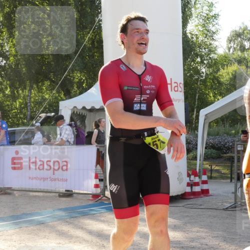 07.09.2025 - 19. Norderstedt Triathlon Zöllner http://msf.ph/oto/8793488 07.09.2025 16:37:09 Ziel 458, 1495, 1565, 1571 meine-sportfotos.de