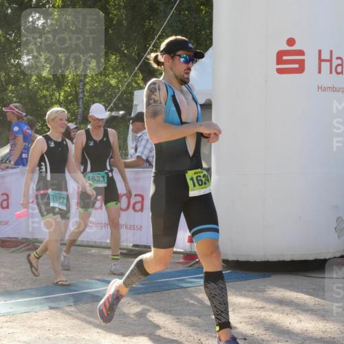 07.09.2025 - 19. Norderstedt Triathlon Zöllner http://msf.ph/oto/8793535 07.09.2025 16:37:28 Ziel 1527, 1533, 1591, 1624 meine-sportfotos.de