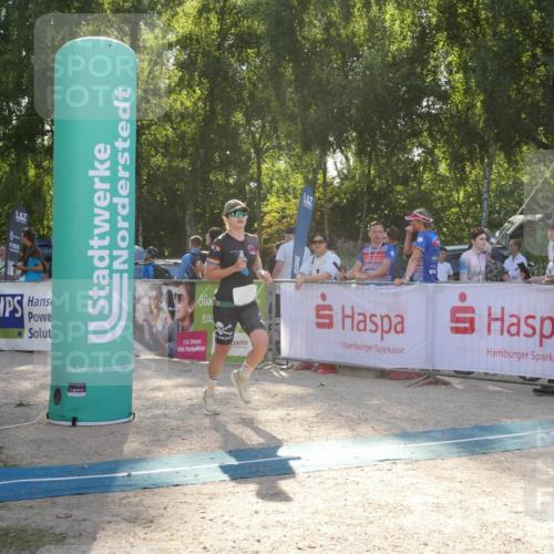07.09.2025 - 19. Norderstedt Triathlon Zöllner http://msf.ph/oto/8793571 07.09.2025 16:37:42 Ziel 1051, 1610 meine-sportfotos.de