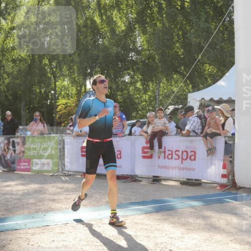 07.09.2025 - 19. Norderstedt Triathlon Zöllner http://msf.ph/oto/8793716 07.09.2025 16:39:01 Ziel 1070, 1625 meine-sportfotos.de