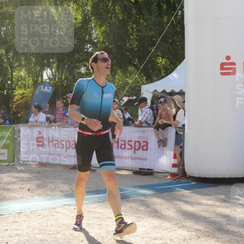 07.09.2025 - 19. Norderstedt Triathlon Zöllner http://msf.ph/oto/8793722 07.09.2025 16:39:01 Ziel 1070, 1625 meine-sportfotos.de