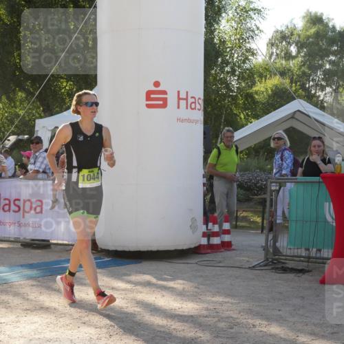 07.09.2025 - 19. Norderstedt Triathlon Zöllner http://msf.ph/oto/8793737 07.09.2025 16:39:08 Ziel 1044 meine-sportfotos.de