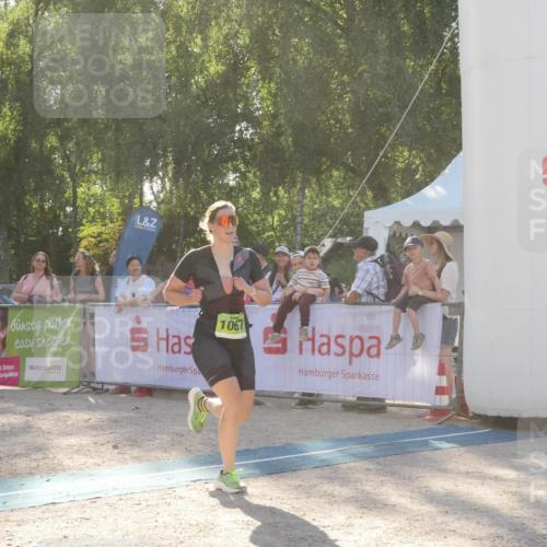 07.09.2025 - 19. Norderstedt Triathlon Zöllner http://msf.ph/oto/8793770 07.09.2025 16:39:39 Ziel 1060, 1067, 1073, 1105, 1550, 1564 meine-sportfotos.de