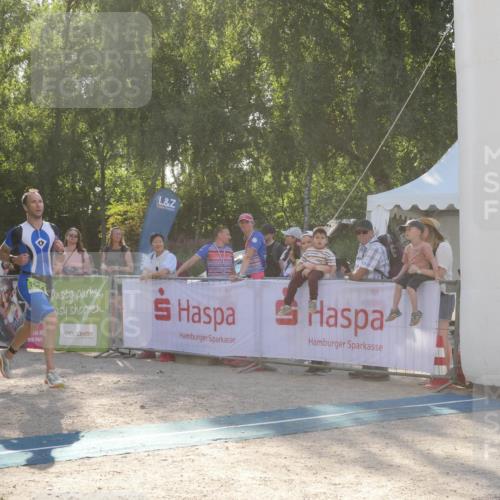 07.09.2025 - 19. Norderstedt Triathlon Zöllner http://msf.ph/oto/8793772 07.09.2025 16:39:41 Ziel 1067, 1073, 1564 meine-sportfotos.de