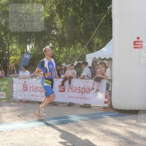 07.09.2025 - 19. Norderstedt Triathlon Zöllner http://msf.ph/oto/8793778 07.09.2025 16:39:42 Ziel 1067, 1564 meine-sportfotos.de