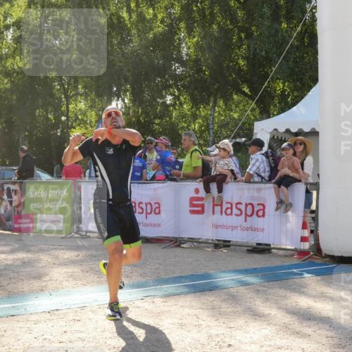 07.09.2025 - 19. Norderstedt Triathlon Zöllner http://msf.ph/oto/8793831 07.09.2025 16:40:41 Ziel 1553, 1573 meine-sportfotos.de