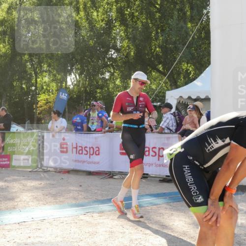 07.09.2025 - 19. Norderstedt Triathlon Zöllner http://msf.ph/oto/8793840 07.09.2025 16:40:46 Ziel 1403, 1553, 1573 meine-sportfotos.de