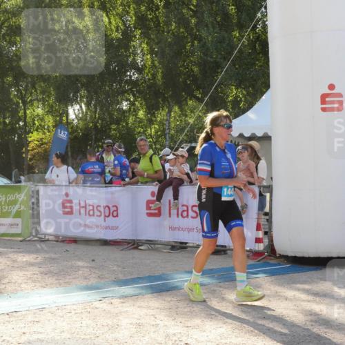07.09.2025 - 19. Norderstedt Triathlon Zöllner http://msf.ph/oto/8793858 07.09.2025 16:40:53 Ziel 1403, 1447, 1614 meine-sportfotos.de