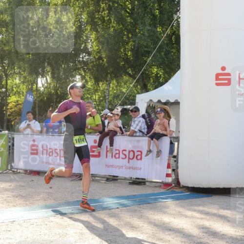 07.09.2025 - 19. Norderstedt Triathlon Zöllner http://msf.ph/oto/8793871 07.09.2025 16:40:55 Ziel 1403, 1447, 1614 meine-sportfotos.de