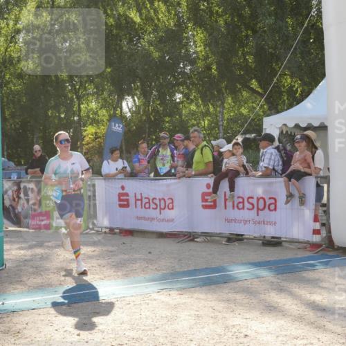 07.09.2025 - 19. Norderstedt Triathlon Zöllner http://msf.ph/oto/8793882 07.09.2025 16:41:07 Ziel 407, 1054 meine-sportfotos.de
