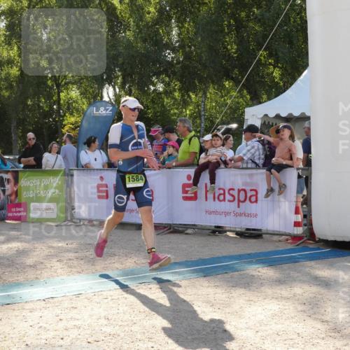 07.09.2025 - 19. Norderstedt Triathlon Zöllner http://msf.ph/oto/8793937 07.09.2025 16:41:52 Ziel 1584, 1595 meine-sportfotos.de