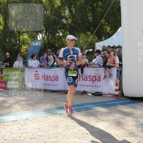 07.09.2025 - 19. Norderstedt Triathlon Zöllner http://msf.ph/oto/8793941 07.09.2025 16:41:53 Ziel 1584, 1595 meine-sportfotos.de