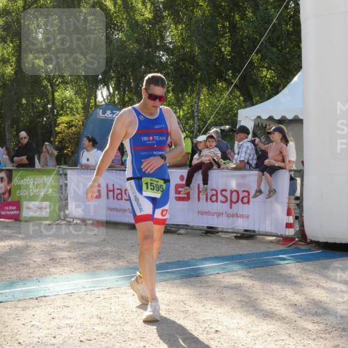 07.09.2025 - 19. Norderstedt Triathlon Zöllner http://msf.ph/oto/8793951 07.09.2025 16:41:55 Ziel 1584, 1595 meine-sportfotos.de