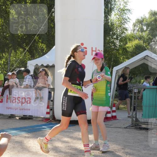 07.09.2025 - 19. Norderstedt Triathlon Zöllner http://msf.ph/oto/8793964 07.09.2025 16:42:14 Ziel 459, 1100, 1561 meine-sportfotos.de