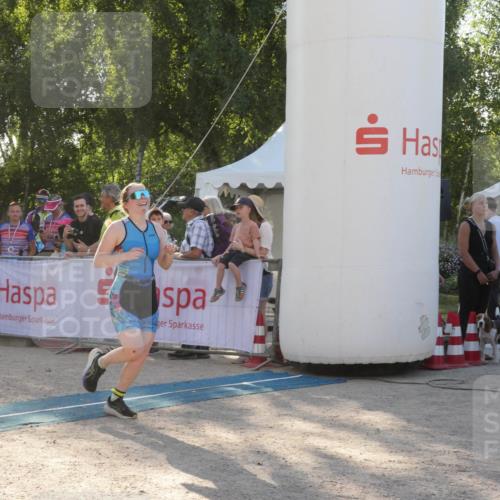 07.09.2025 - 19. Norderstedt Triathlon Zöllner http://msf.ph/oto/8794023 07.09.2025 16:43:05 Ziel 516, 1075 meine-sportfotos.de