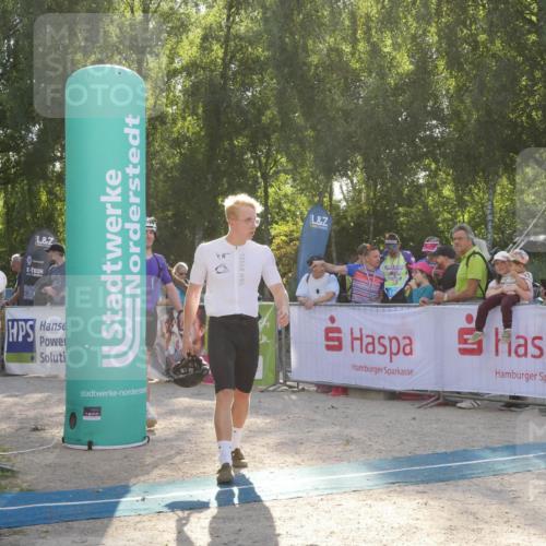 07.09.2025 - 19. Norderstedt Triathlon Zöllner http://msf.ph/oto/8794049 07.09.2025 16:43:22 Ziel 430, 1545, 1546, 1586 meine-sportfotos.de