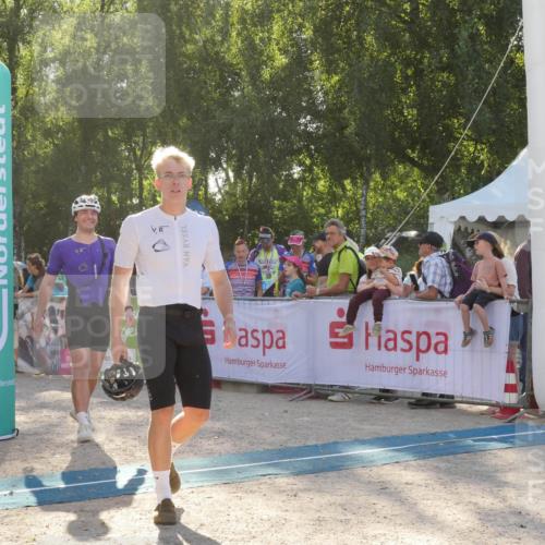 07.09.2025 - 19. Norderstedt Triathlon Zöllner http://msf.ph/oto/8794052 07.09.2025 16:43:23 Ziel 430, 1545, 1546, 1586 meine-sportfotos.de