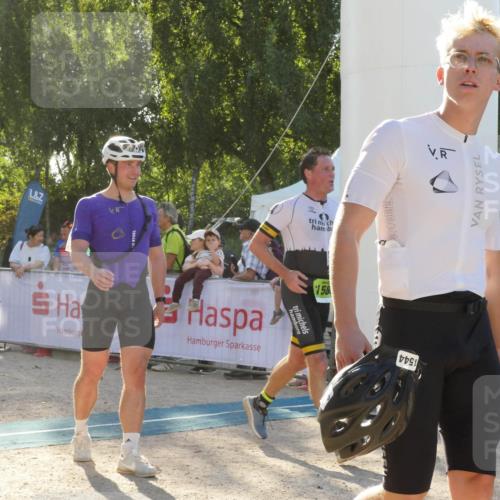 07.09.2025 - 19. Norderstedt Triathlon Zöllner http://msf.ph/oto/8794056 07.09.2025 16:43:26 Ziel 430, 1063, 1422, 1545, 1546, 1586 meine-sportfotos.de