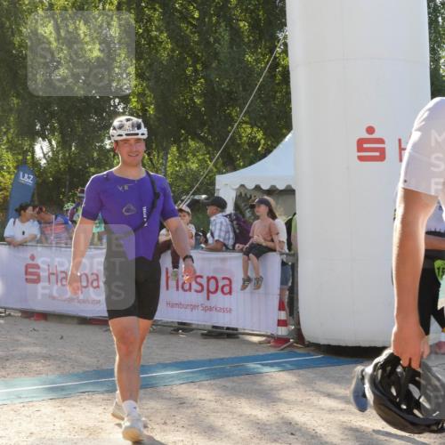 07.09.2025 - 19. Norderstedt Triathlon Zöllner http://msf.ph/oto/8794058 07.09.2025 16:43:26 Ziel 430, 1063, 1422, 1545, 1546, 1586 meine-sportfotos.de