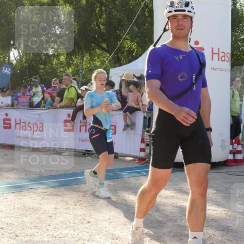 07.09.2025 - 19. Norderstedt Triathlon Zöllner http://msf.ph/oto/8794066 07.09.2025 16:43:28 Ziel 430, 1063, 1422, 1545, 1546, 1586, 1606 meine-sportfotos.de