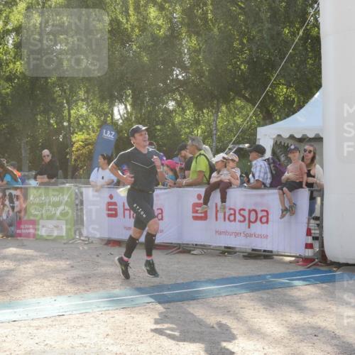 07.09.2025 - 19. Norderstedt Triathlon Zöllner http://msf.ph/oto/8794089 07.09.2025 16:43:34 Ziel 1063, 1422, 1549, 1606, 1630 meine-sportfotos.de