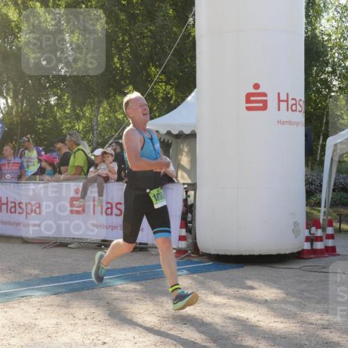 07.09.2025 - 19. Norderstedt Triathlon Zöllner http://msf.ph/oto/8794103 07.09.2025 16:43:40 Ziel 1549, 1577, 1630 meine-sportfotos.de