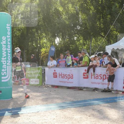 07.09.2025 - 19. Norderstedt Triathlon Zöllner http://msf.ph/oto/8794106 07.09.2025 16:43:40 Ziel 1549, 1577, 1630 meine-sportfotos.de