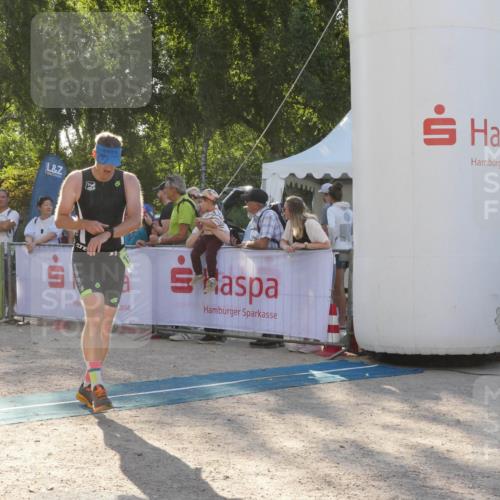 07.09.2025 - 19. Norderstedt Triathlon Zöllner http://msf.ph/oto/8794136 07.09.2025 16:43:52 Ziel 1097, 1486, 1555 meine-sportfotos.de