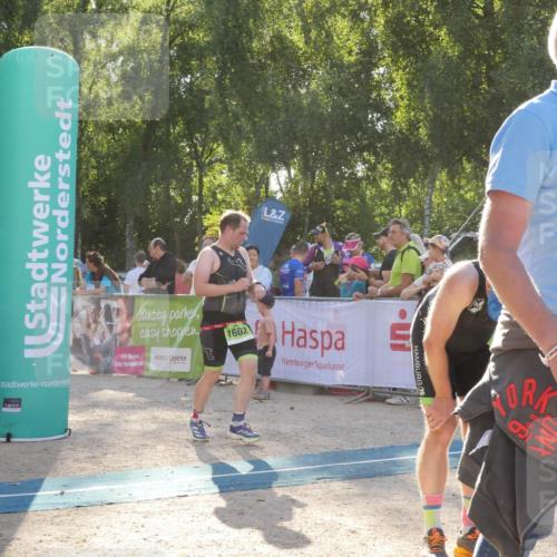 07.09.2025 - 19. Norderstedt Triathlon Zöllner http://msf.ph/oto/8794140 07.09.2025 16:43:57 Ziel 1555, 1602 meine-sportfotos.de