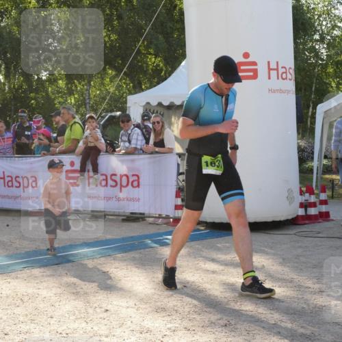 07.09.2025 - 19. Norderstedt Triathlon Zöllner http://msf.ph/oto/8794160 07.09.2025 16:44:04 Ziel 1602, 1631 meine-sportfotos.de