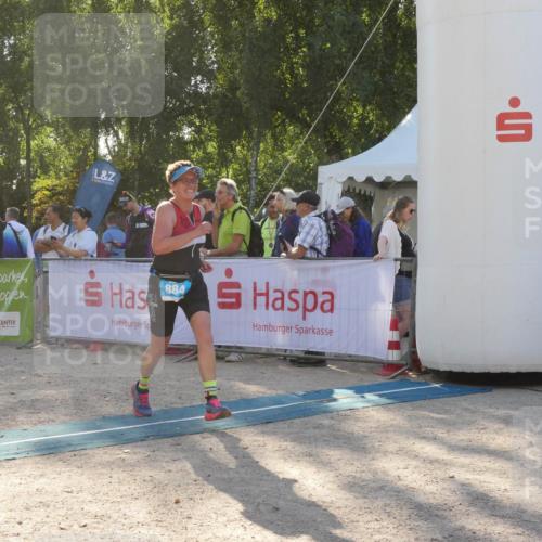 07.09.2025 - 19. Norderstedt Triathlon Zöllner http://msf.ph/oto/8794316 07.09.2025 16:46:24 Ziel 884, 1601 meine-sportfotos.de
