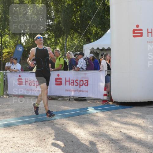 07.09.2025 - 19. Norderstedt Triathlon Zöllner http://msf.ph/oto/8794330 07.09.2025 16:46:27 Ziel 884, 1601 meine-sportfotos.de