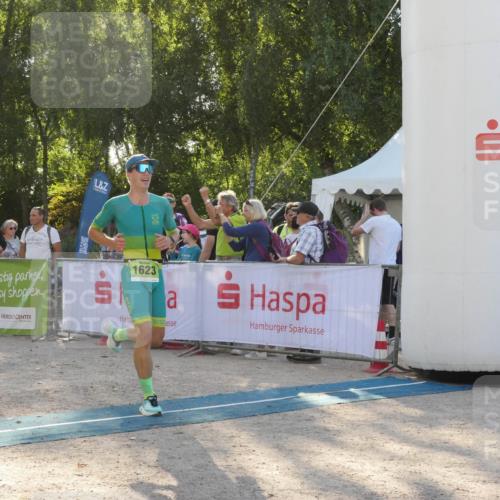 07.09.2025 - 19. Norderstedt Triathlon Zöllner http://msf.ph/oto/8794455 07.09.2025 16:48:01 Ziel 1489, 1623, 1628 meine-sportfotos.de