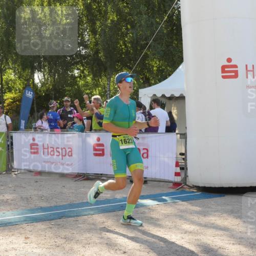 07.09.2025 - 19. Norderstedt Triathlon Zöllner http://msf.ph/oto/8794457 07.09.2025 16:48:02 Ziel 1489, 1623, 1628 meine-sportfotos.de
