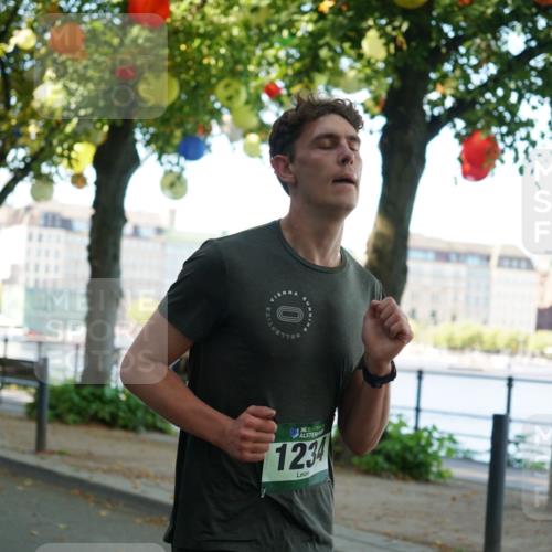 07.09.2025 - BARMER Alsterlauf Yannick Fuchs http://msf.ph/oto/8794468 07.09.2025 11:42:25 Laufen 36, 1234 meine-sportfotos.de