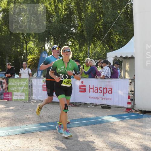 07.09.2025 - 19. Norderstedt Triathlon Zöllner http://msf.ph/oto/8794472 07.09.2025 16:48:04 Ziel 1489, 1623, 1628 meine-sportfotos.de